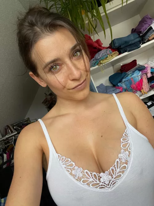 I dont like to clean my room, but to show some 🍉🍉[f]