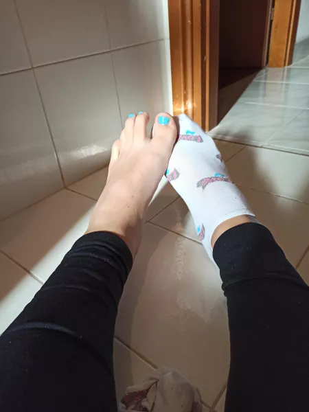 I feel so slutty rn 🥺 dms are open~