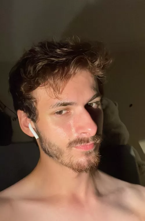 i got my haircut since posting last and didn’t like it, so i waited for it to grow out, howdy