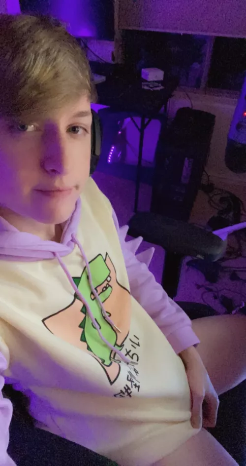 I got my new hoodie and my hair got dyed, what do you think? :3