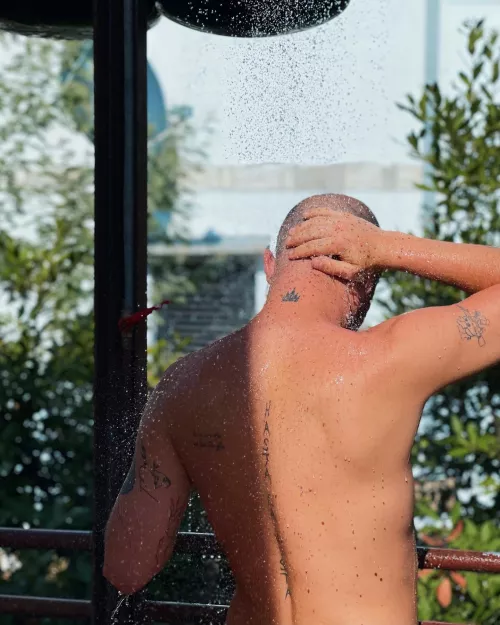 i happen to think i'm a lot of fun, but i also have this nsfw, explicit, uncensored side of me that i love to explore - and it would be dope if you would care to join me along the way 😋