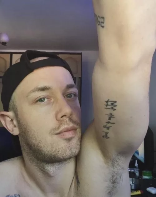 i happen to think i'm a lot of fun, but i also have this nsfw, explicit, uncensored side of me that i love to explore - and it would be dope if you would care to join me along the way 😈