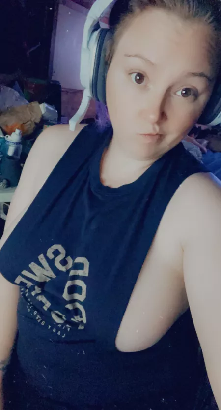 I have a feeling that when I get into the game, my tits will be popping out 😅