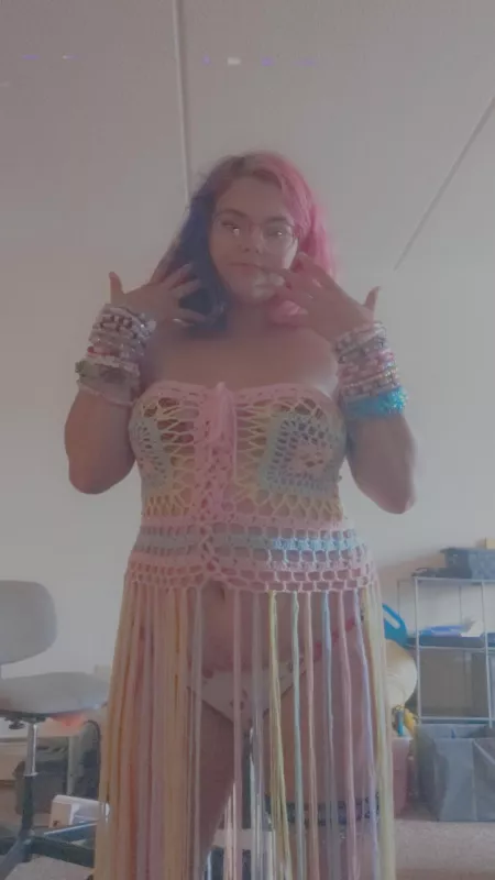 I have my top but I have no clue what kind of bottoms would look cute with this top. Does anyone have any suggestions?