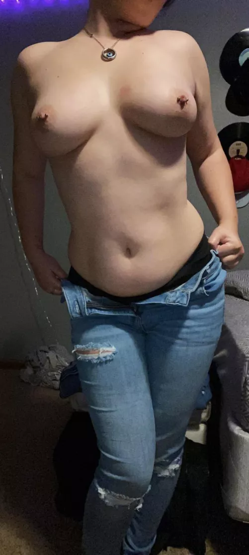 I hope my curves make your dick hard and your day better 💕