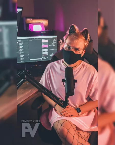 I hope reddit likes a streaming femboy❤️