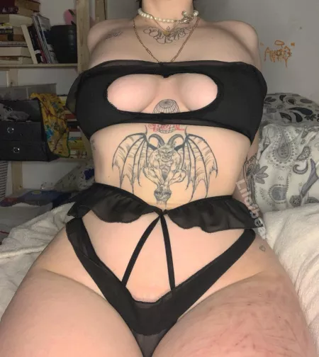 I hope the 2 guys that see my posts think I’m cute in this set <3