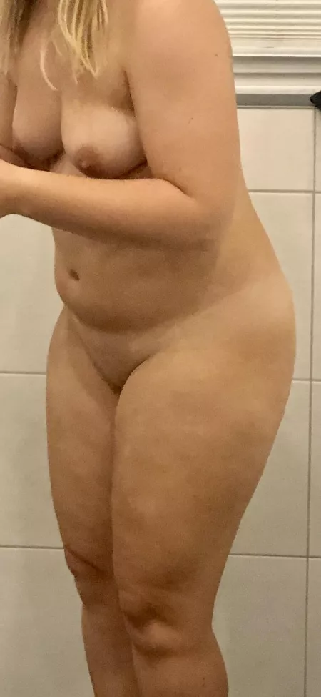 I hope this is a better picture to rate then the last one 🙈