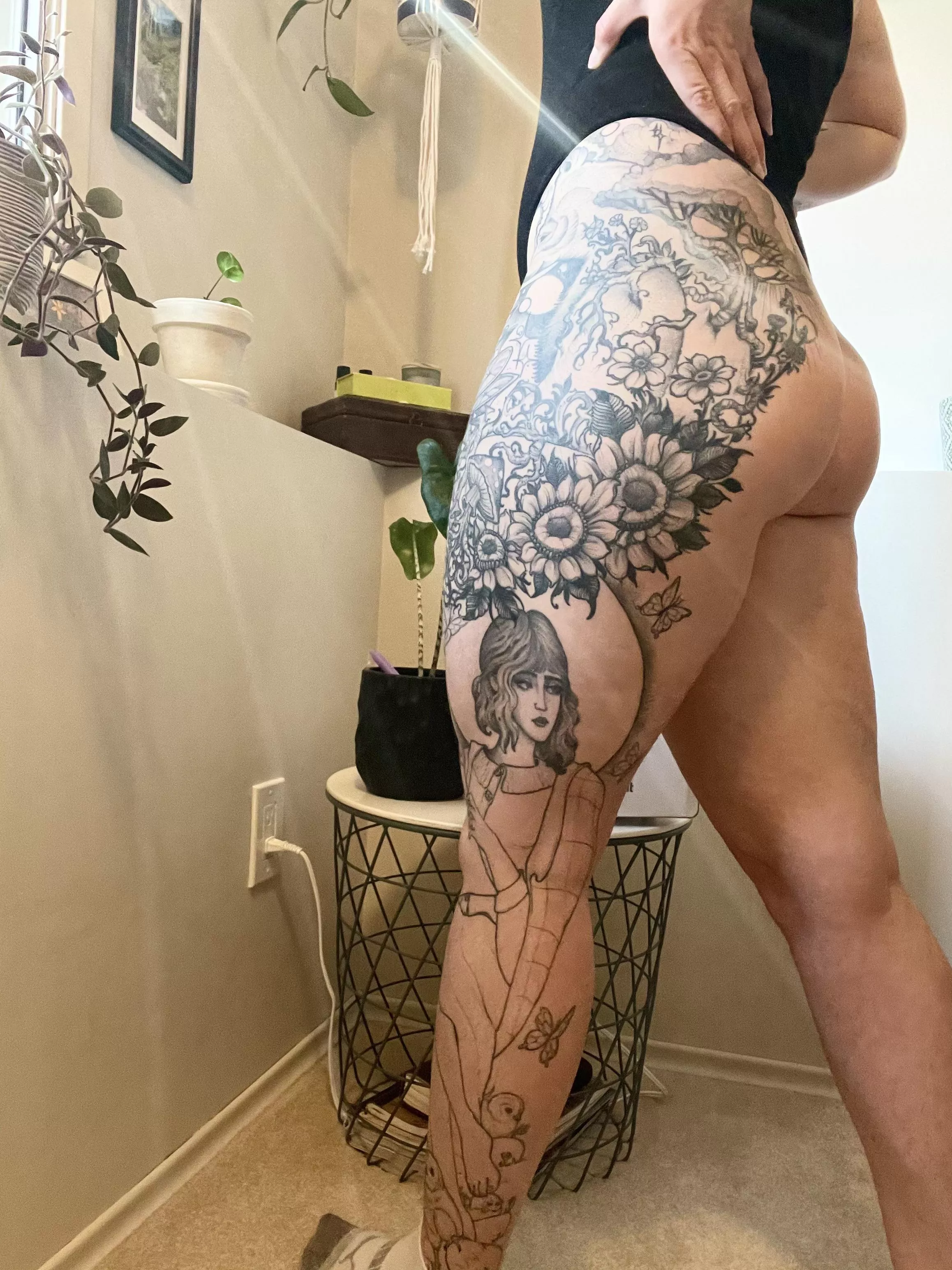 I hope you like thick thighs with tattoos ☺️