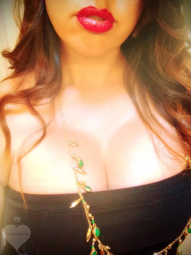 I know what I was built for. 😘💋