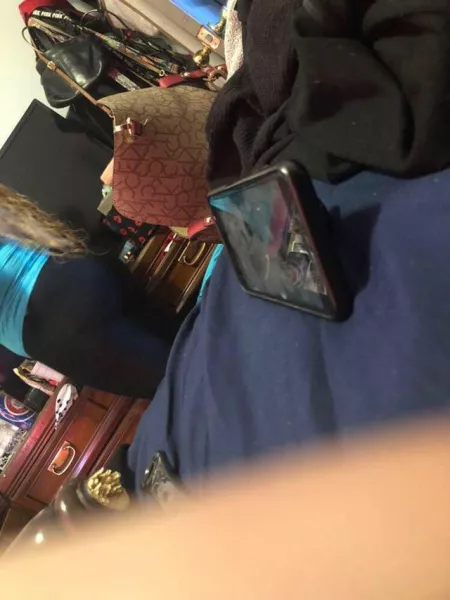 I know your mom dress like in the picture, if yes pm me, im a spanish doctor with huge experience with moms in indonesia (dont be shy)