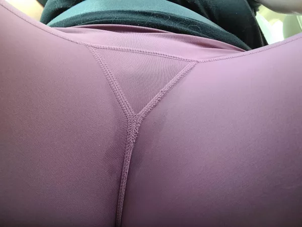 I like having light colored leggings... knowing that my coworkers can see i[f] I'm wet not 😉