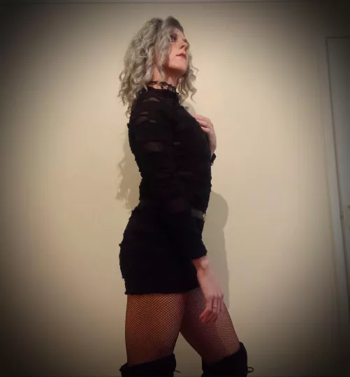 I like this angle.. looking up at the fat spidey on my ceiling 🕷🕸