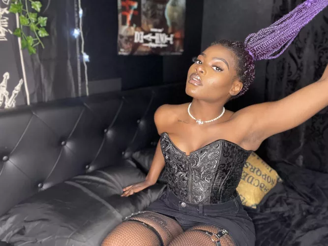 I look so fertile here :)