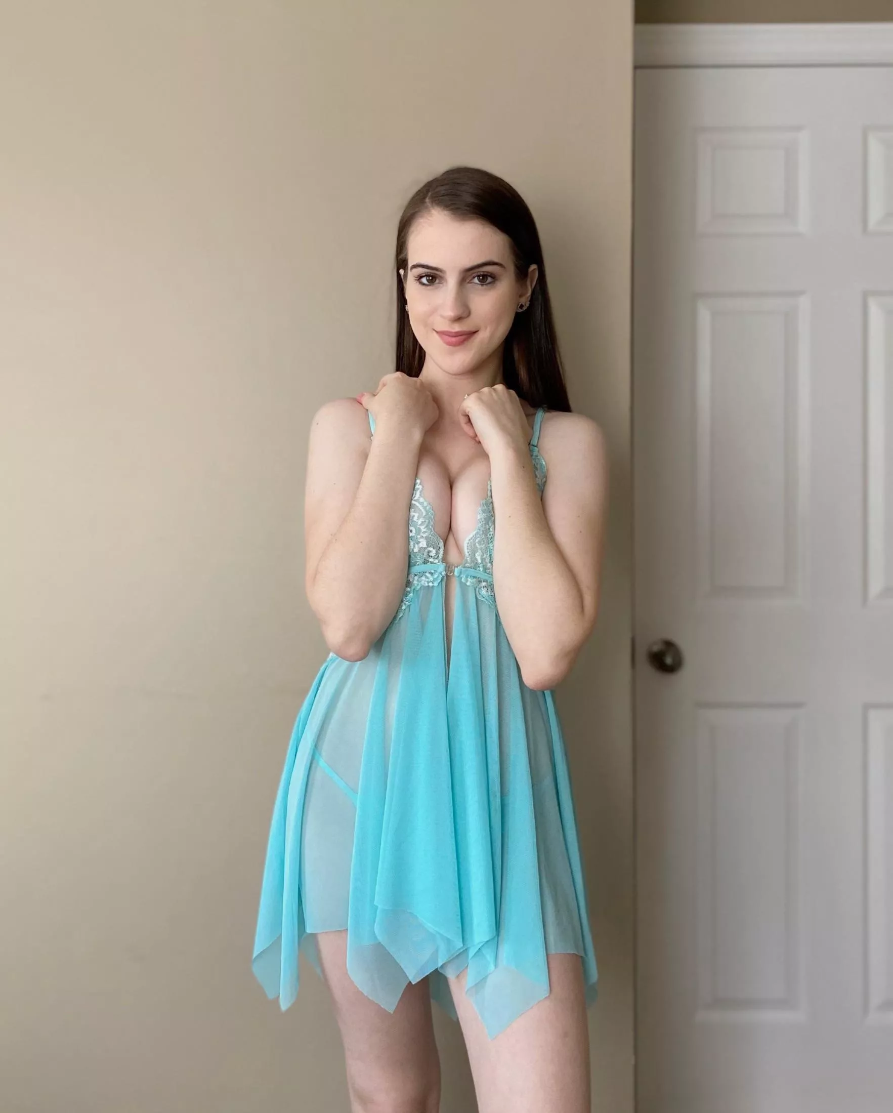 I love being a slut for men that aren’t my hubby 🙈