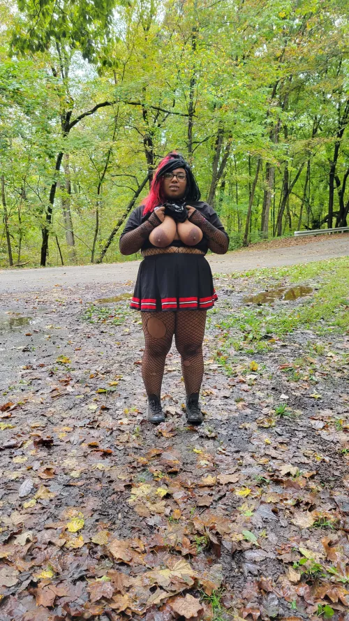 I love flashing my tits outside