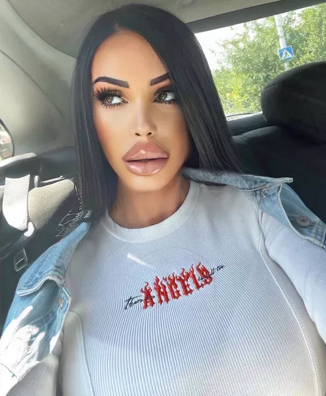 I LOVE her lips 💋💋💋