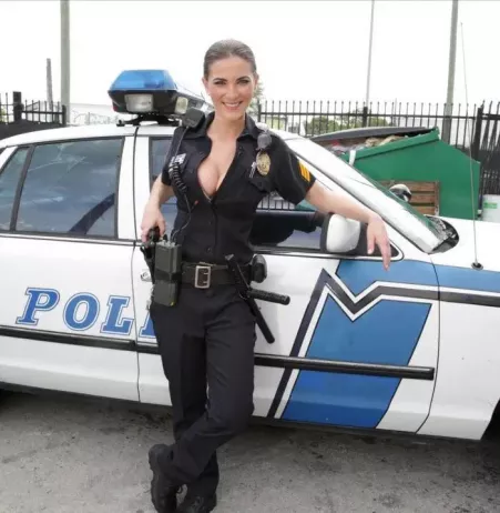 I love it when a cop pulls me over for a violation 👮🏻‍♀️