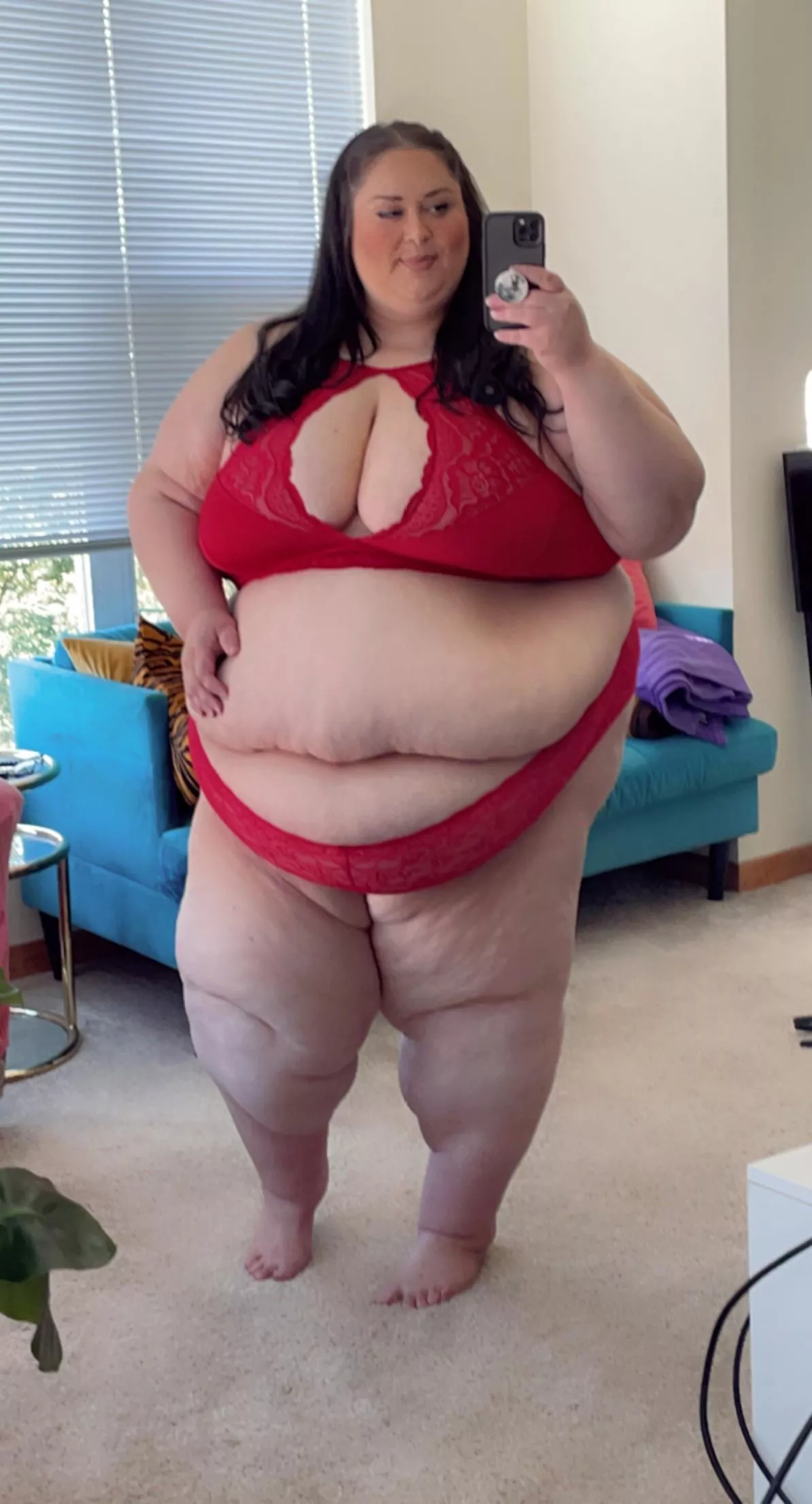 I love the way this belly looks in red ❤️