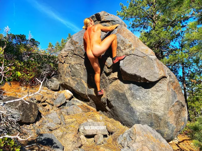 I LOVE to Climb naked, it connects you to nature and with the earth in beautiful ways. 💚🙏🏼 I LOVE to Climb naked, it connects you to nature and with the earth in beautiful ways. 💚🙏🏼