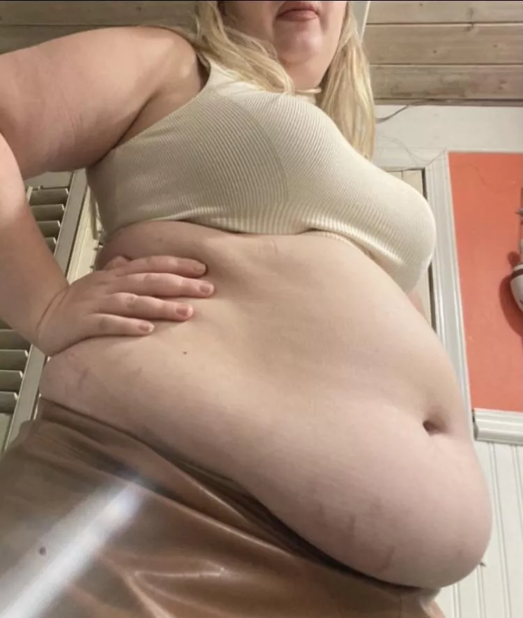 I must admit I feed her relentlessly. When I look at her near bursting, at her most full, I still wonder… how much more could she take? 🤔