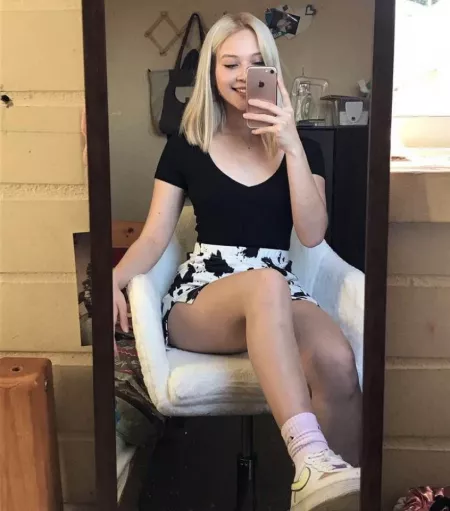 I need a bbc that can make a tribute to my blonde white friend, she is 5'2 and is Mexican