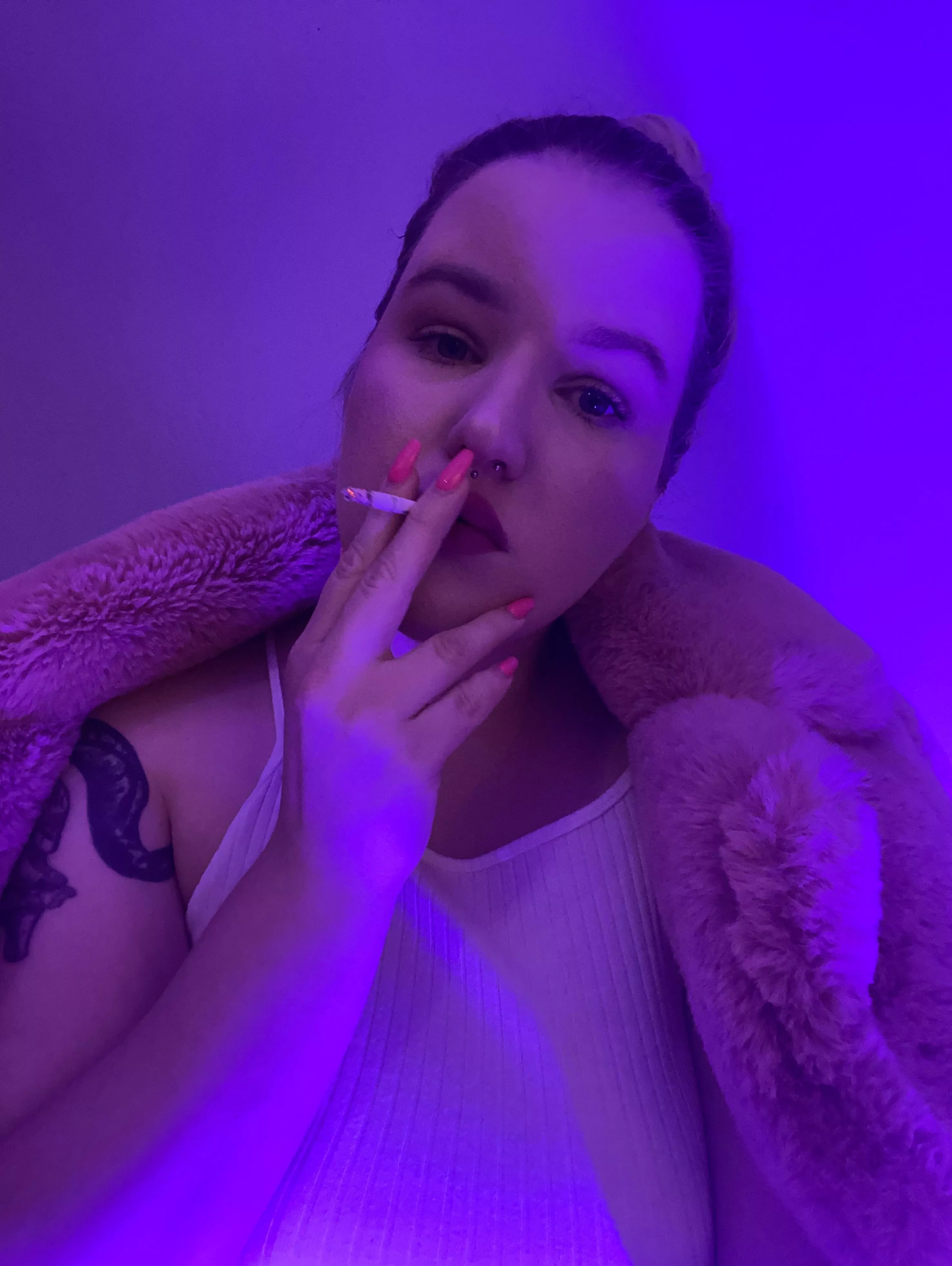 I need ashtray 🚬