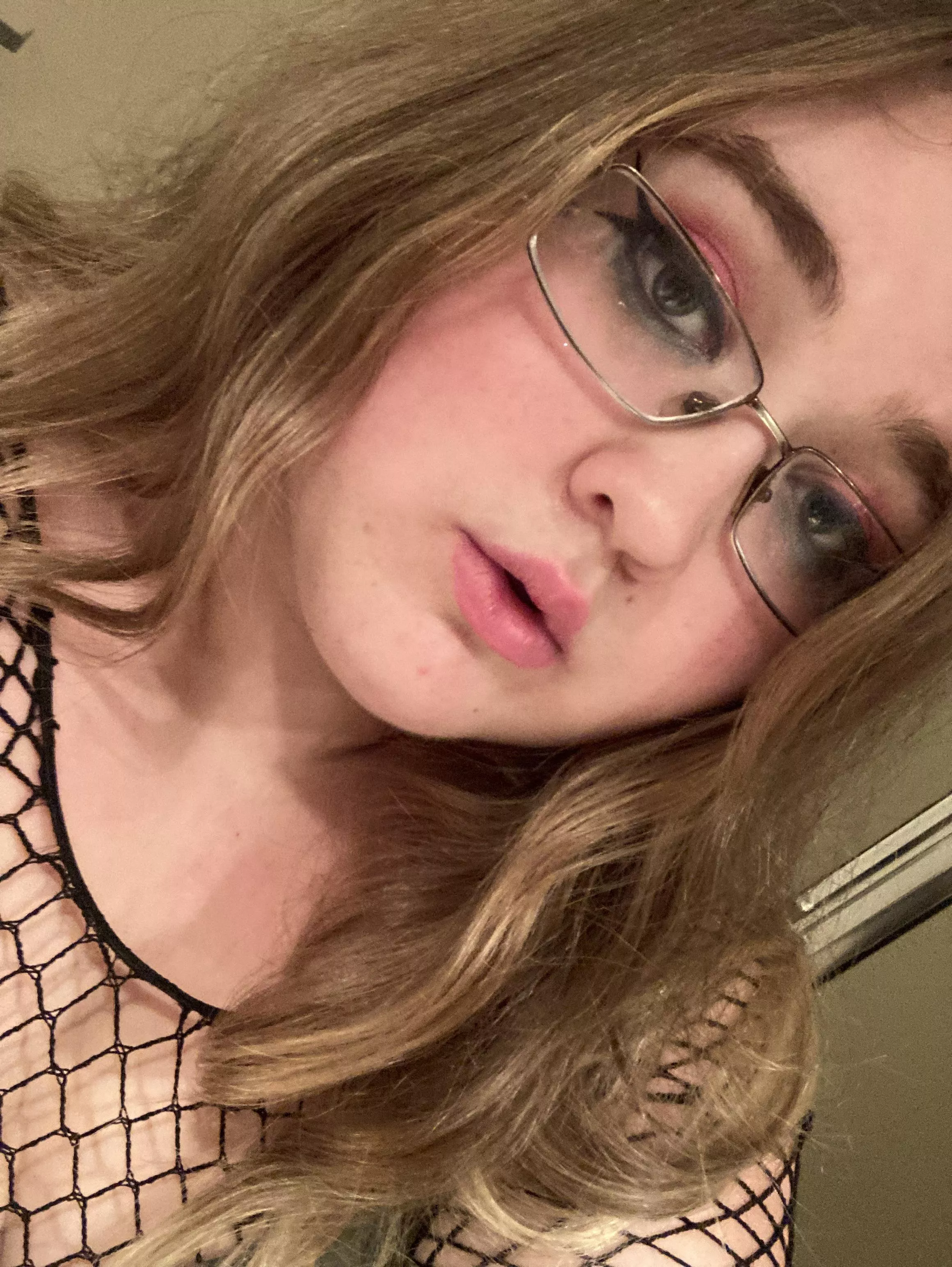 i need some cuddles 😍 want to help me out?