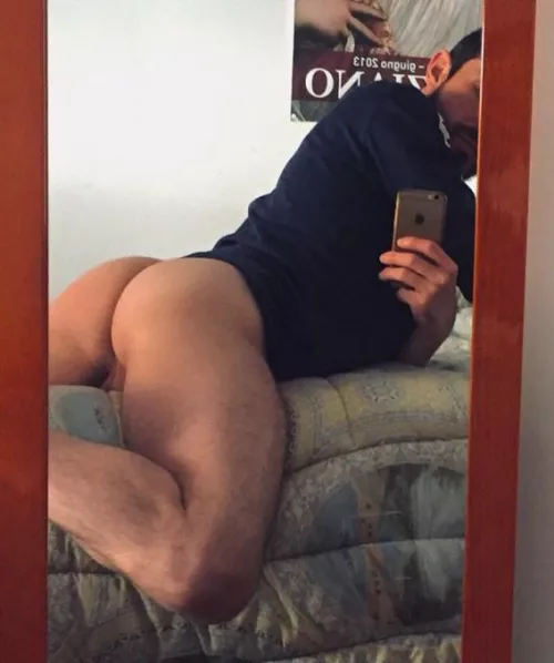 I need to be bred so bad... I need big fat balls to worship