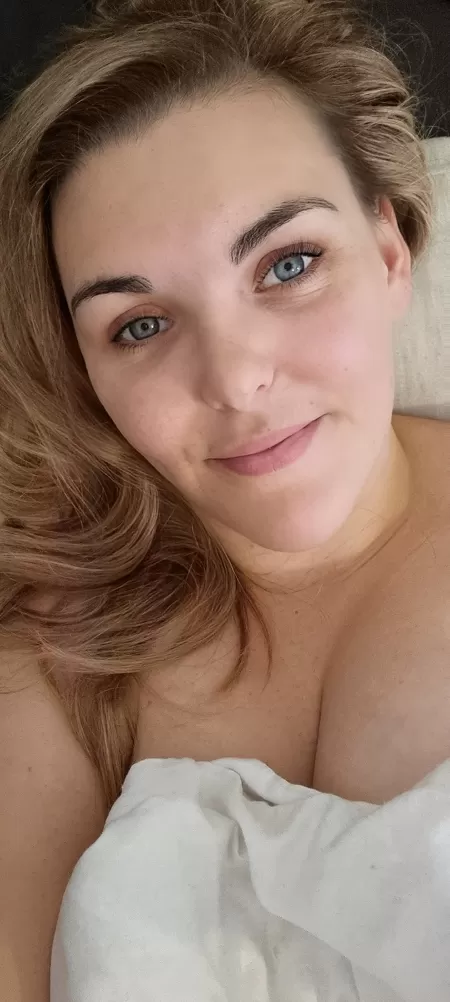 I see you staring 👀👀👀 your wondering what's under the duvet aren't you ?? 😜😜