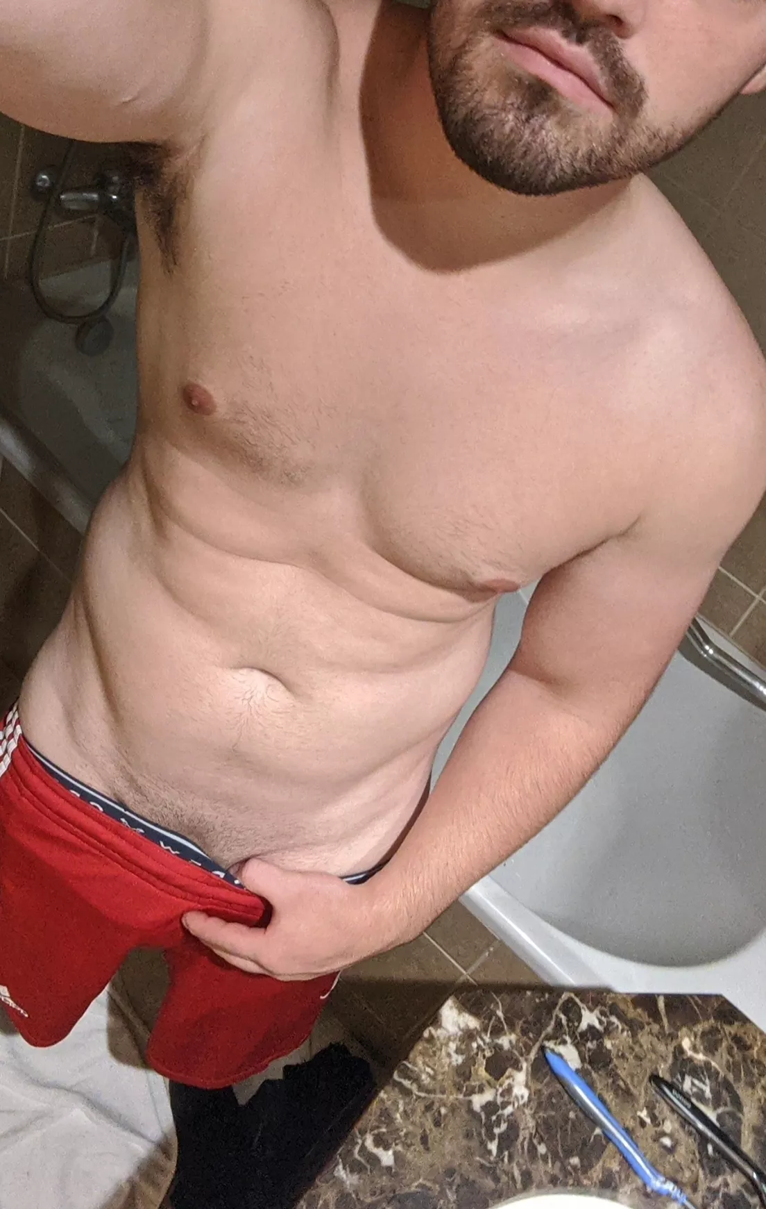 I see(m) to get horny and all my clothes just fall off 😈