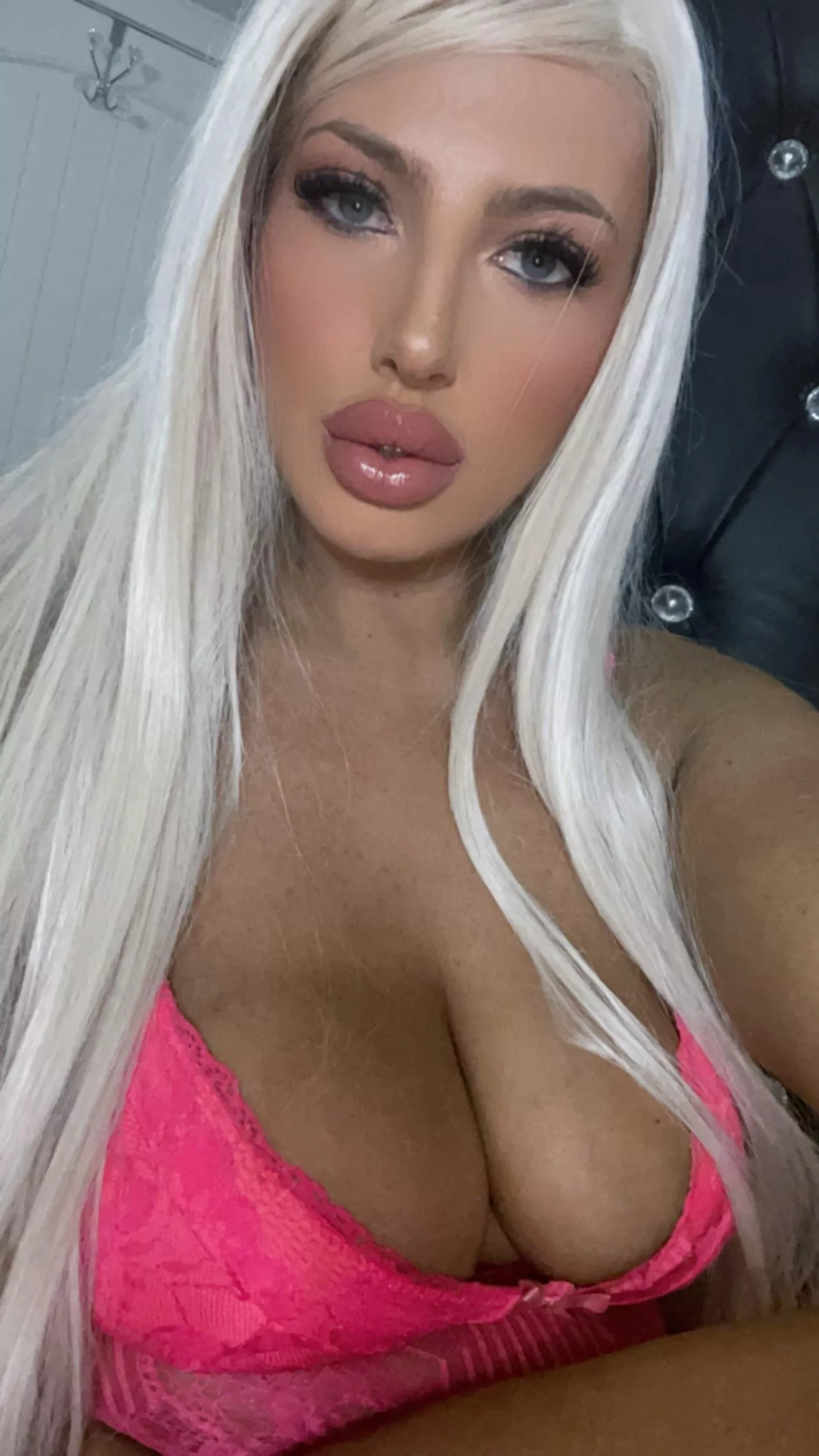 I think I look best in pink 💗what do you think ?