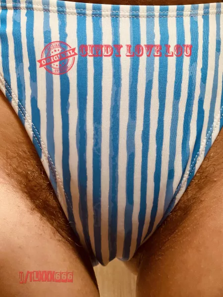 I told you guys I wouldn’t shave when it was bikini time and I didn’t😉 would you mind to see me like this on the beach?😘