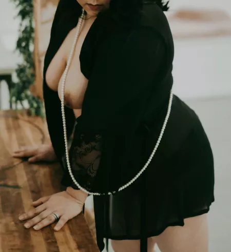 I used a good little slut as a fuck toy on my husband this weekend, now it’s my turn. DMs welcome 34F #Seattle