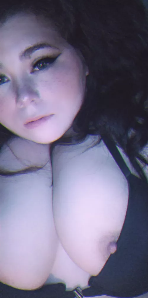 I wanna be your toy cause it's easy