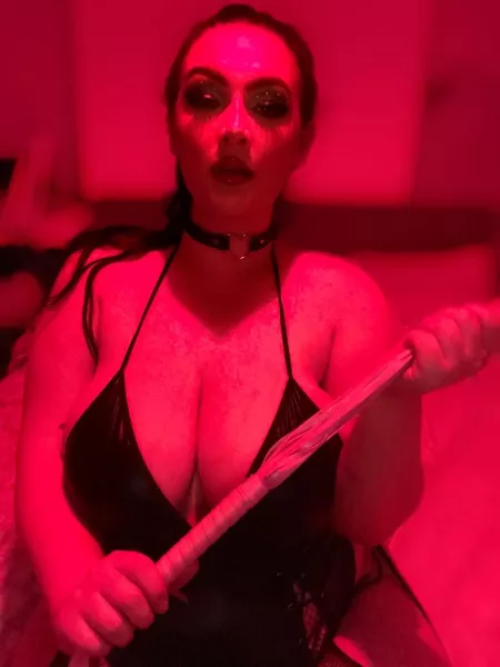 I wanna fuck someone up 😈