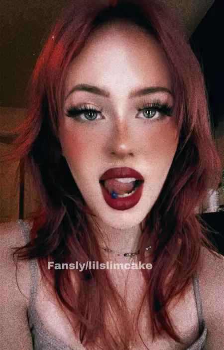 I wanna rub off my lipstick on something 🤔💋