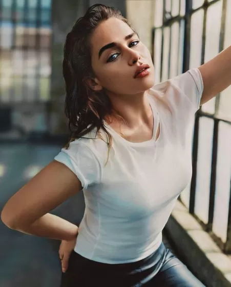 I want to fill Emilia Clarke’s pussy up with my cum