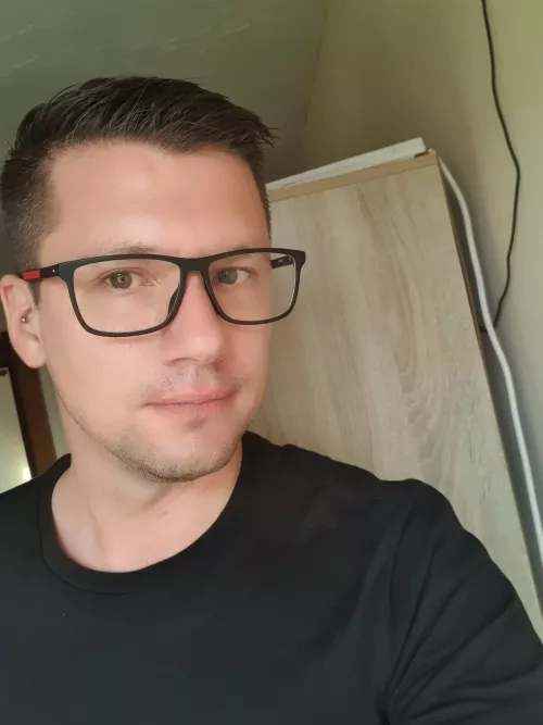 I was a bit overwhelmed with the votes, comments and messages for the last selfie so I thought I'd post another, thanks guys 😘