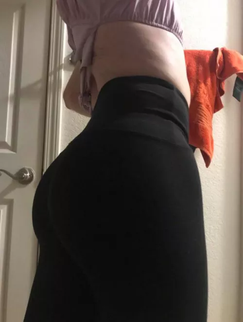 I wonder who wants to fuck the white privilege out of me? 💕♠️