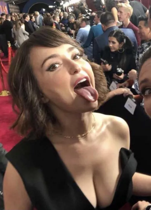 I would give anything for Milana Vayntrub 🥵