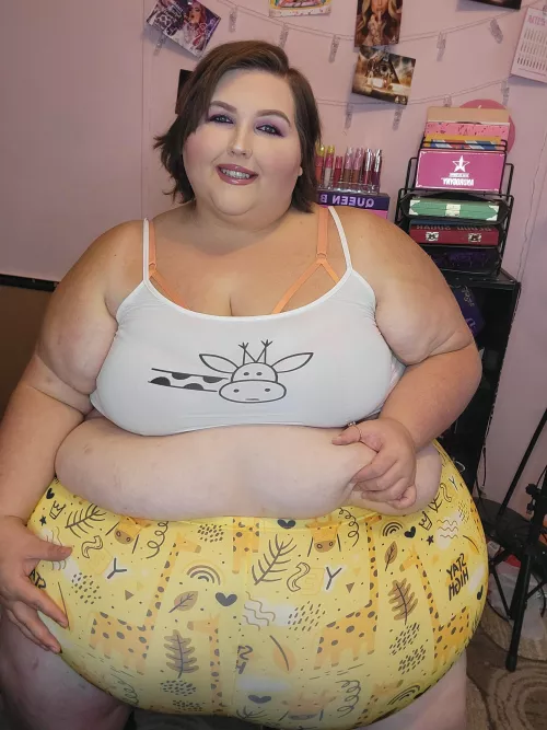 Id love for you to come grab my belly for yourself 🥵😍 Id love for you to come grab my belly for yourself 🥵😍