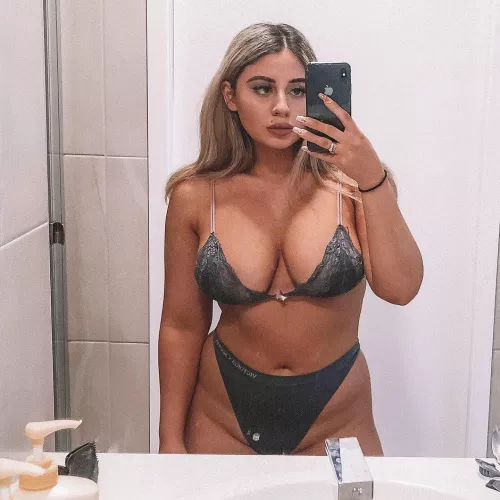 I’d love to let you cum up for air but 🐱 won’t allow it 🥵💦