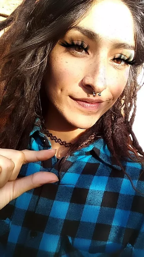 If you're really small maybe you're able to serve & worship this Latina Alpha Goddess, say HI for your tasks now 💅🔓 [domme]