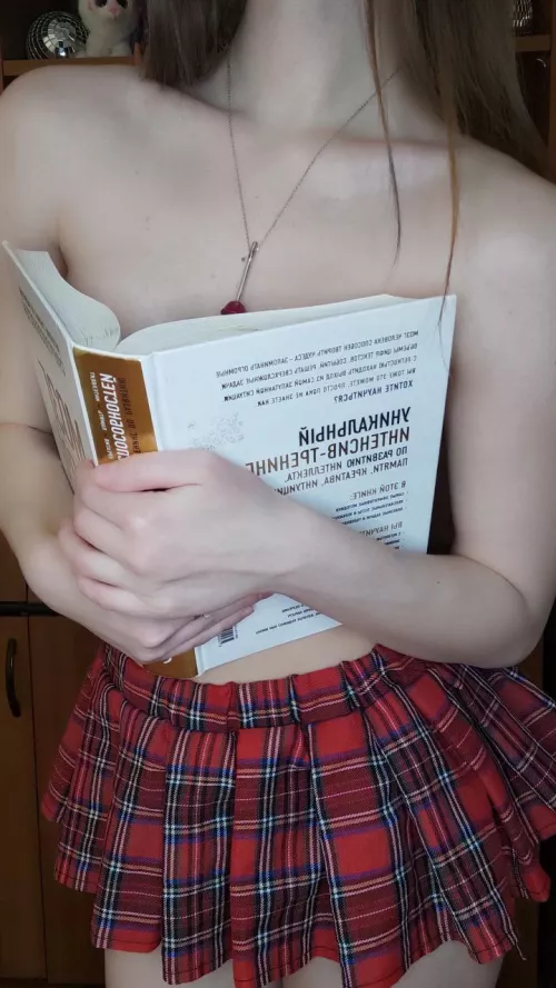 I'll read a book, and you'll put your dick in my buns, right?🍑🍆 Come in soon, I'm ready.😍🔥More in Link Below