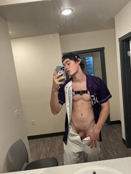 I’m a baseball player with a kinky secret 🤫 I’m a baseball player with a kinky secret 🤫