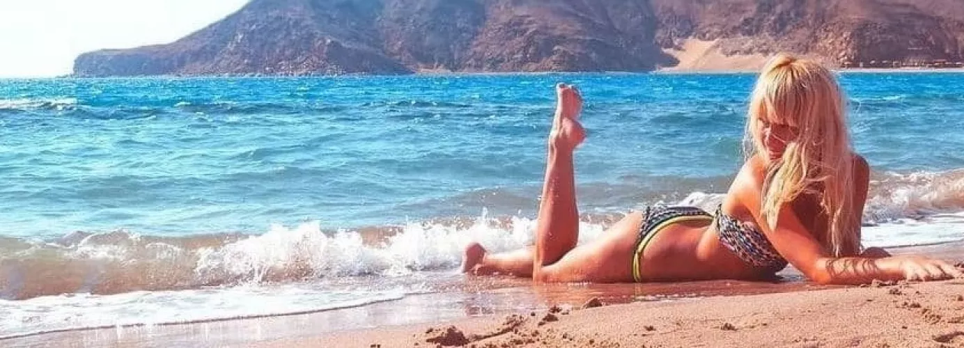 Im a naughty girl, please spank me hard!