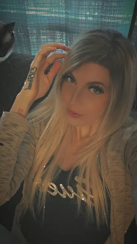 Im accepting new friends request on Instagram : @blondieloveee 🥰blonde,small & french Canadian👅