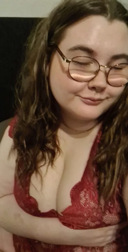 I'm alive! I'm not sure if I'll be posting pics and videos again but I'm back on the app~♡