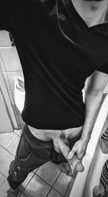 I'm bored. Come be my pastime.